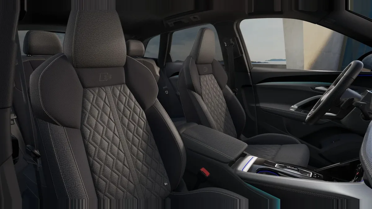 Audi Q5 SUV S line Edition TDI Quattro S Tronic en renting en Elche — Interior
