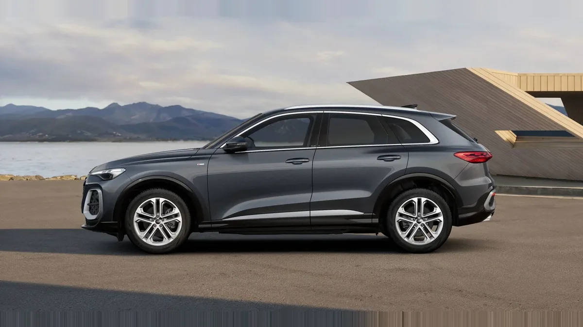 Audi Q5 SUV S line Edition TDI Quattro S Tronic en renting en Elche — Lateral