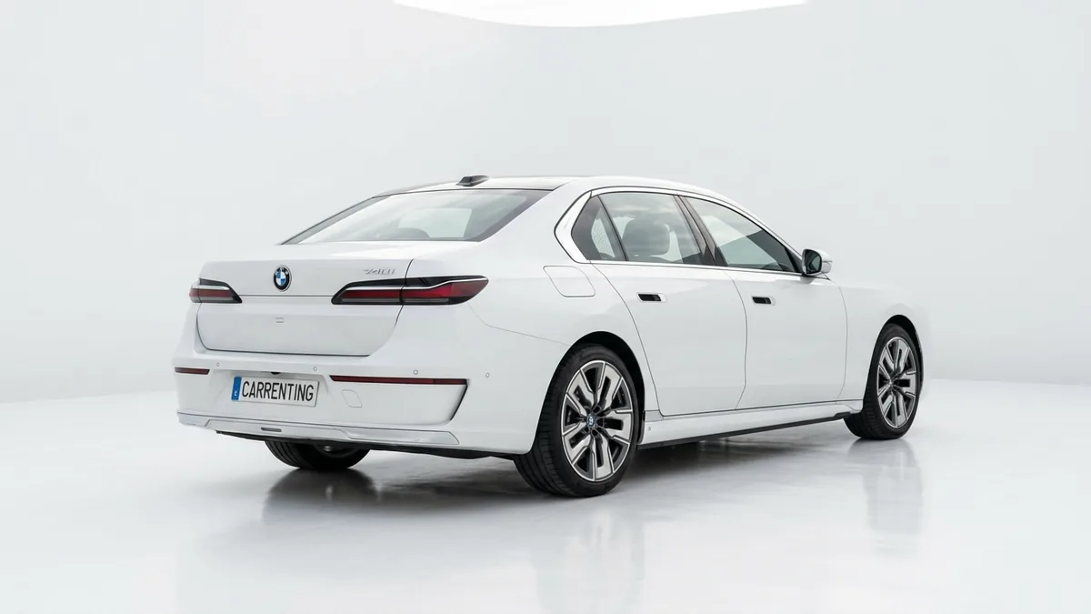 BMW Serie 7 740d xDrive en renting en Elche — Trasera