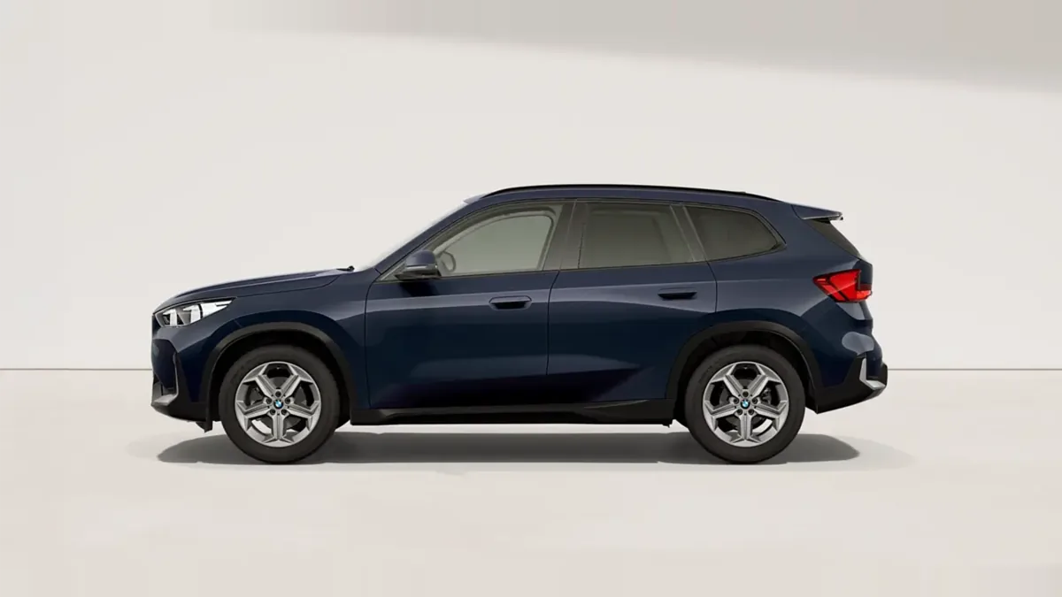 BMW X1 sDrive20d en renting en Elche — Lateral