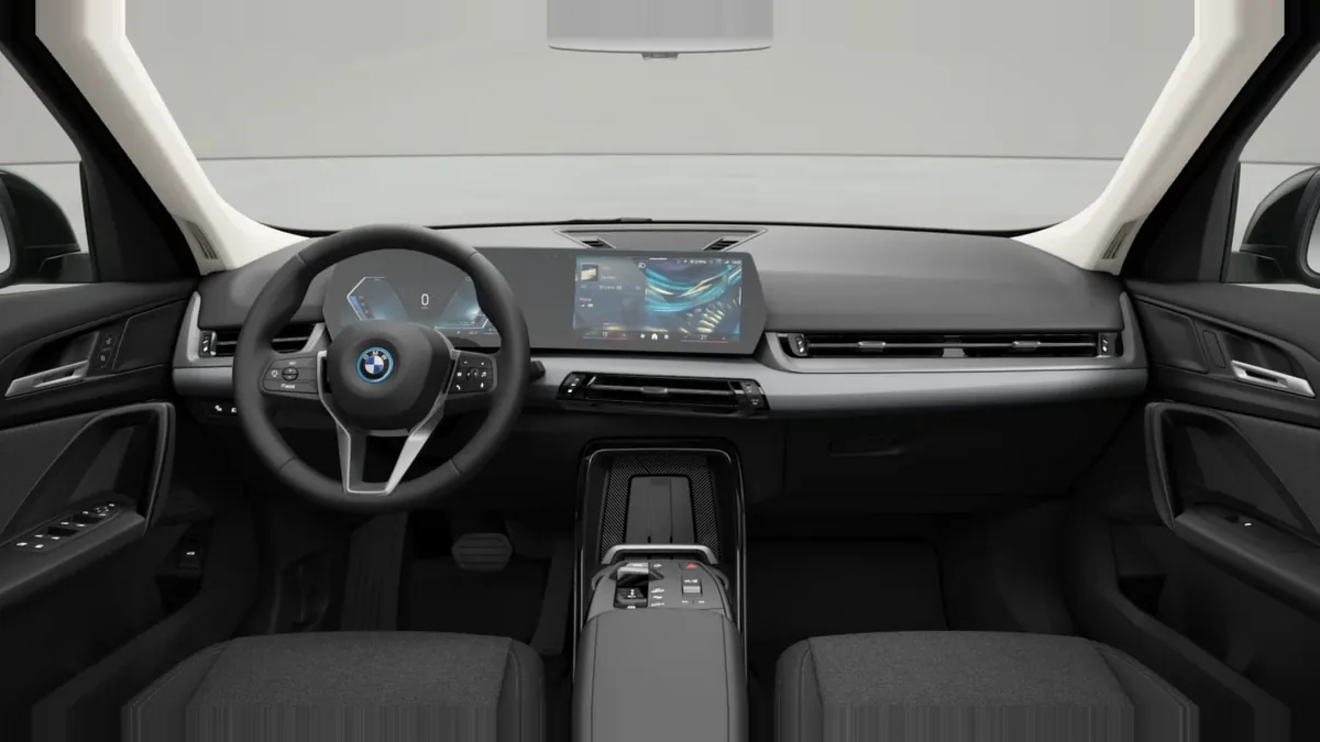 BMW X1 xDrive25e 180kW en renting en Elche — Delantera