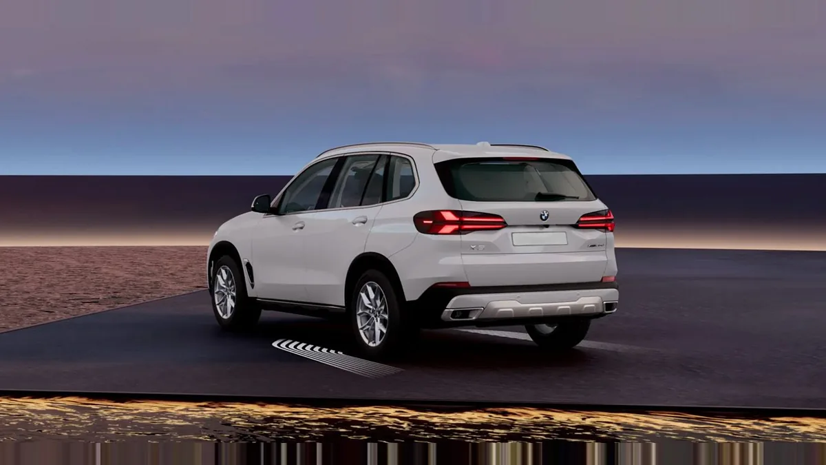 BMW X5 xDrive30d xLine en renting en Elche — Lateral
