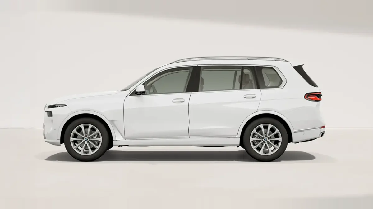 BMW X7 xDrive40i en renting en Elche — Lateral