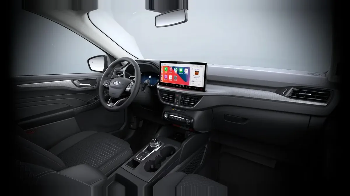 Ford Kuga MCA Titanium 2.5 Duratec PHEV 243CV Auto en renting en Elche — Interior