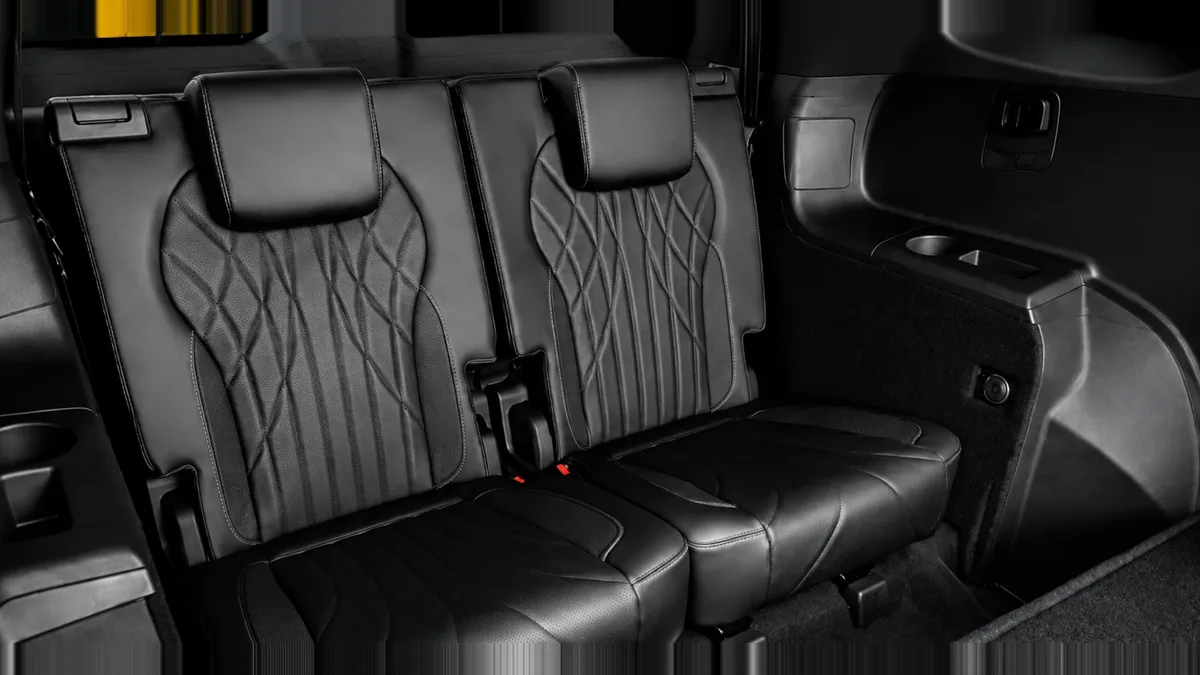 Jaecoo 8 PHEV Exclusive 1.5 TGDI 3DHT AWD 7p. en renting en Elche — Interior
