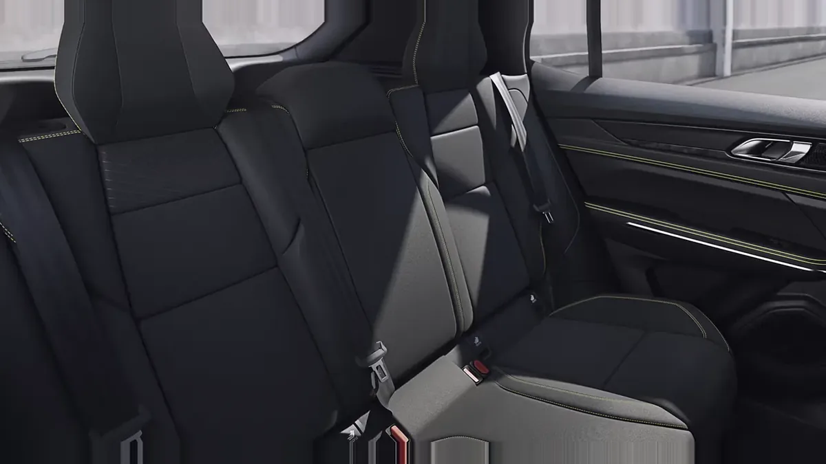 Lynk & Co 01 1.5 PHEV Core en renting en Elche — vista 6