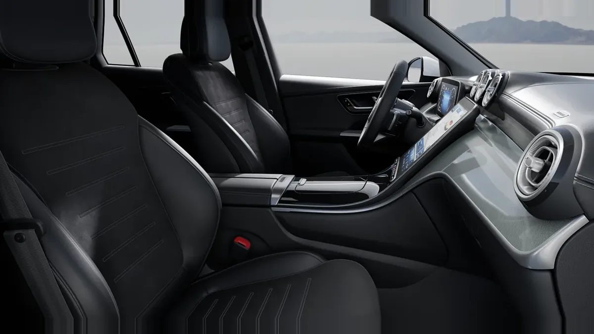 Mercedes-Benz GLC 220D 4MATIC en renting en Elche — Interior