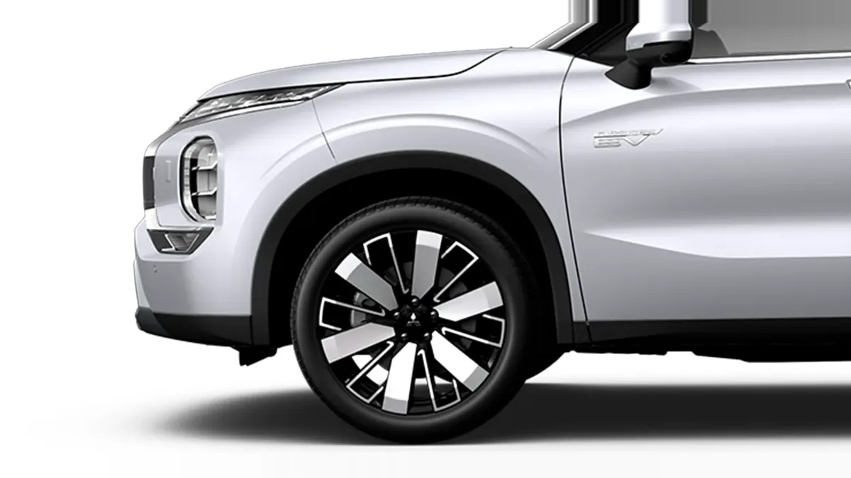 Mitsubishi Outlander PHEV Kaiteki 4WD 306CV en renting en Elche — vista 11