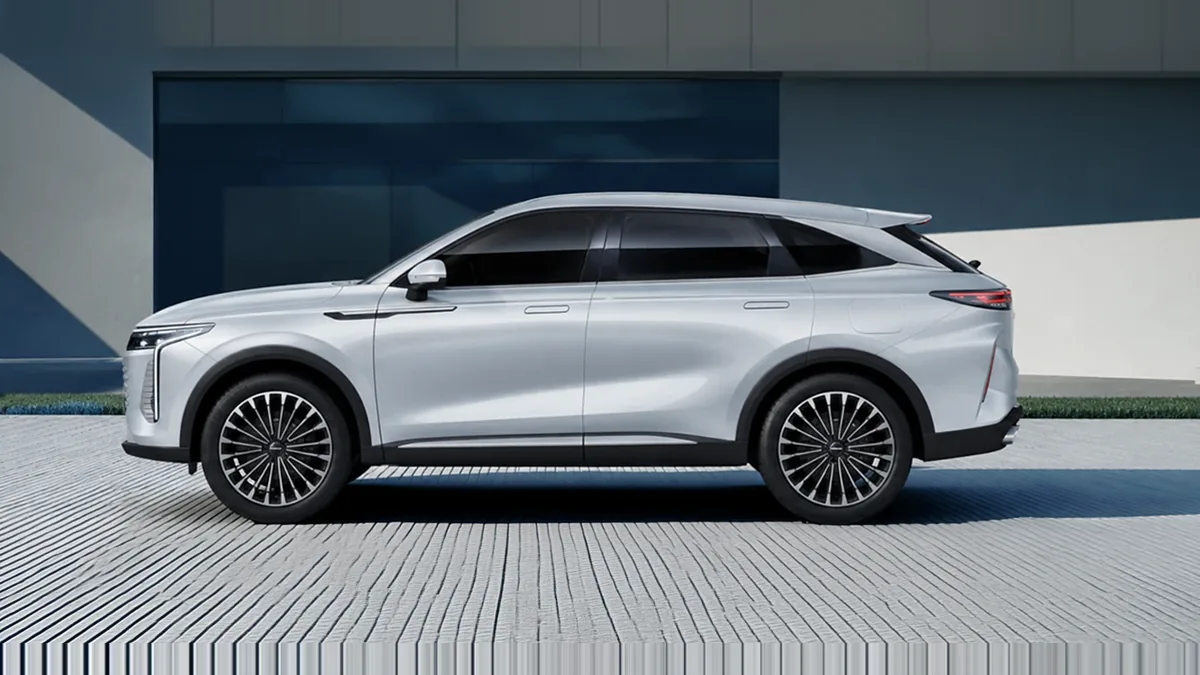 Omoda 9 SHS Premium 1.5 TGDI 3DHT 395kW (537CV) AWD MA en renting en Elche — Trasera