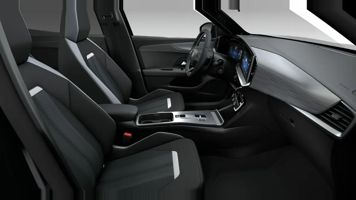 Opel Mokka 1.2 T XHT Hybrid eDCT6 GS en renting en Elche — Interior