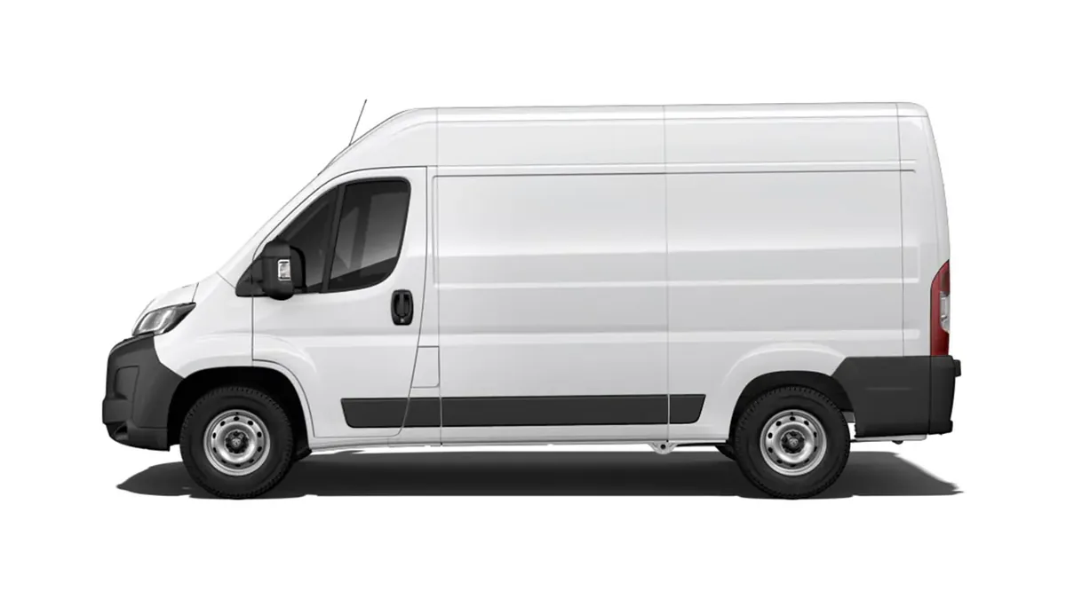 Peugeot Boxer 3.3 L2H2 BHDI 103kW en renting en Elche — Lateral