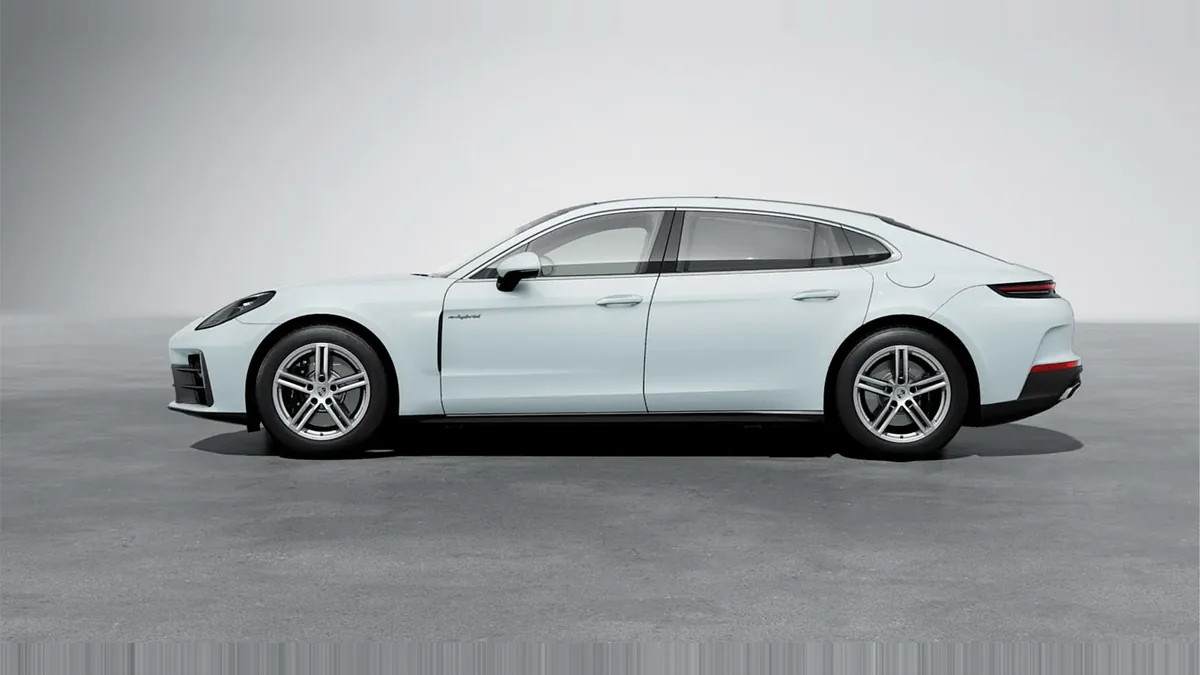 Porsche Panamera 4 E-Hybrid Executive en renting en Elche — Lateral