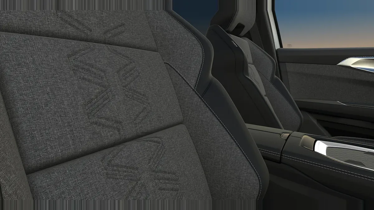 Renault Austral 1.3 TCe Mild Hybrid Techno 150CV en renting en Elche — vista 6