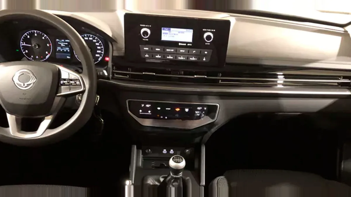 KGM Musso Sports D22 DTR Pro 4X4 MT en renting en Elche — Delantera