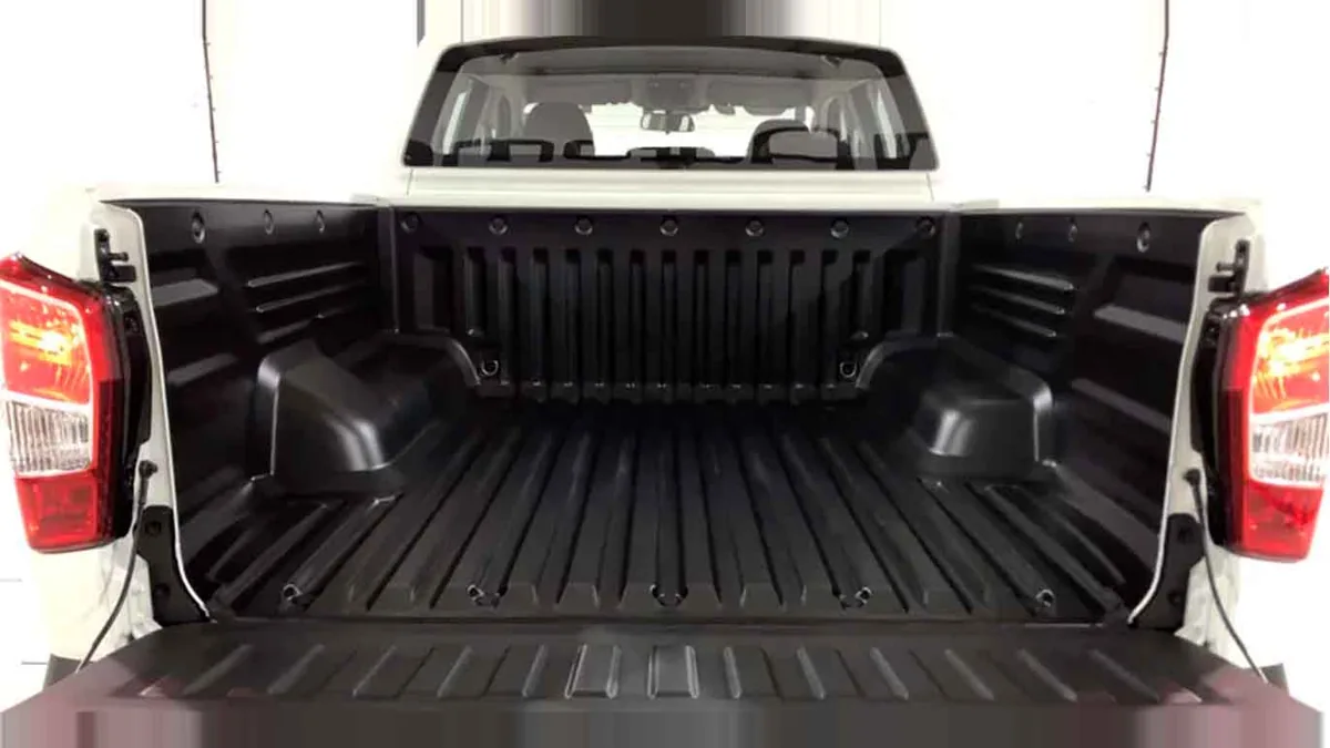 KGM Musso Sports D22 DTR Pro 4X4 MT en renting en Elche — Interior