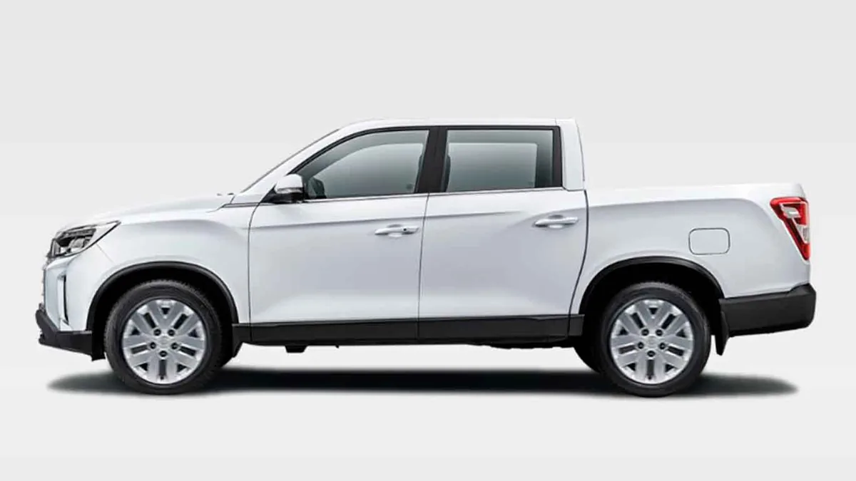 KGM Musso Sports D22 DTR Pro 4X4 MT en renting en Elche — Lateral
