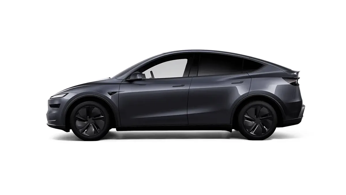Tesla Model Y Premium RWD en renting en Elche — Lateral