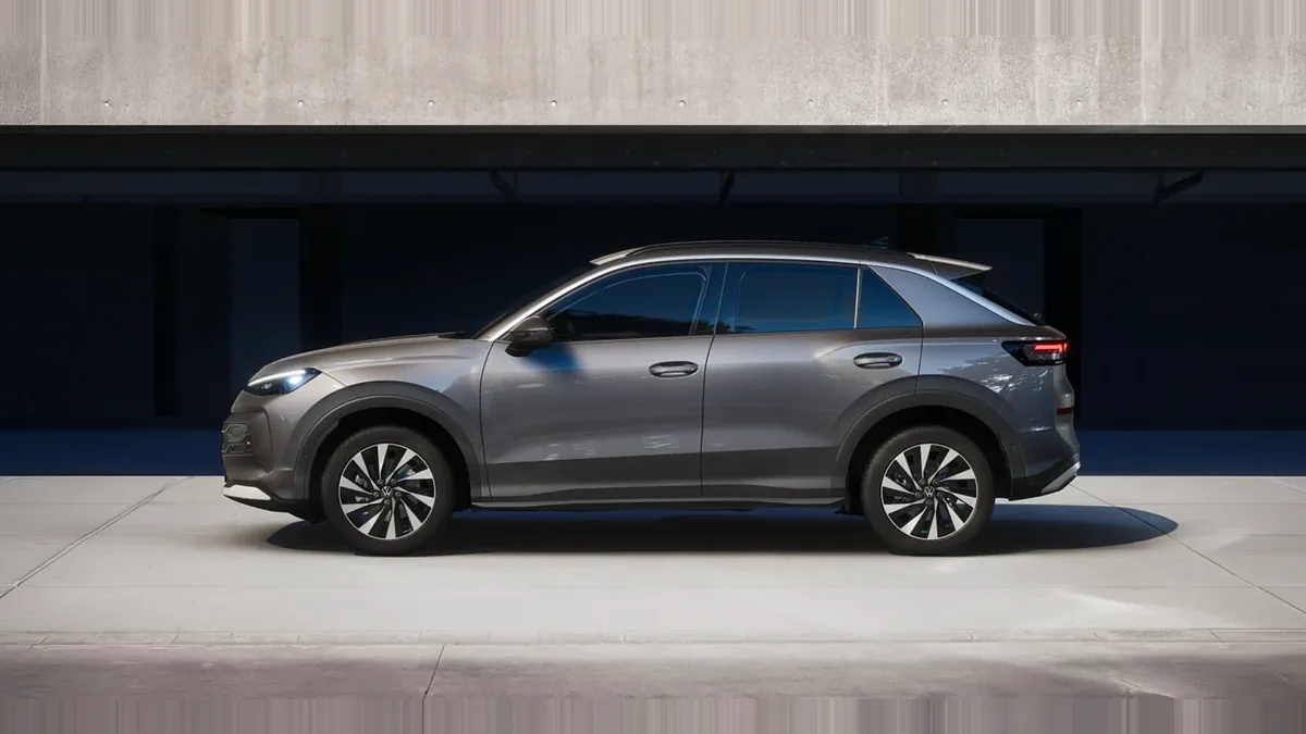 Volkswagen T-ROC Más 1.5 eTSI 110kW (150CV) DSG CW en renting en Elche — Lateral
