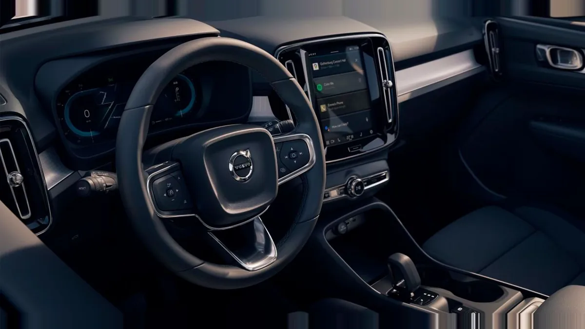 Volvo XC40 2.0 B3 Core G Auto en renting en Elche — Interior