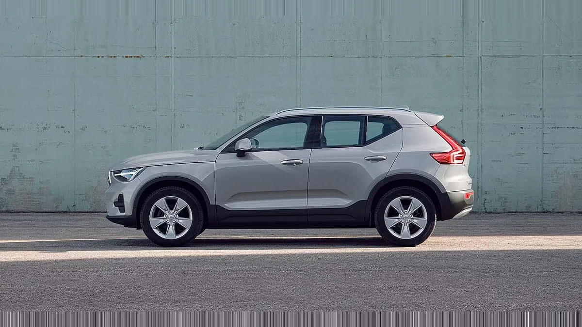 Volvo XC40 2.0 B3 G Core Auto en renting en Elche — vista 6